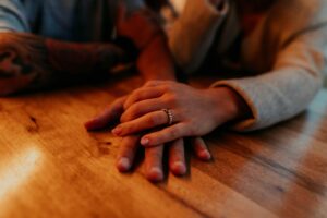 O Poder do Toque: Pequenas Ações para Grandes Conexões que podem ajudar o relacionamento